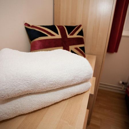 Foresters Inn Apartment - City Centre By Victoria Centre Shopping Centre - Your Own 5 Double Bedrooms Private Apartment With 3 Bathrooms And Full Kitchen To Cook As You Would At Home - Outdoor Parking For Cars Or Vans At Five Pounds A Day Nottingham Zimmer foto