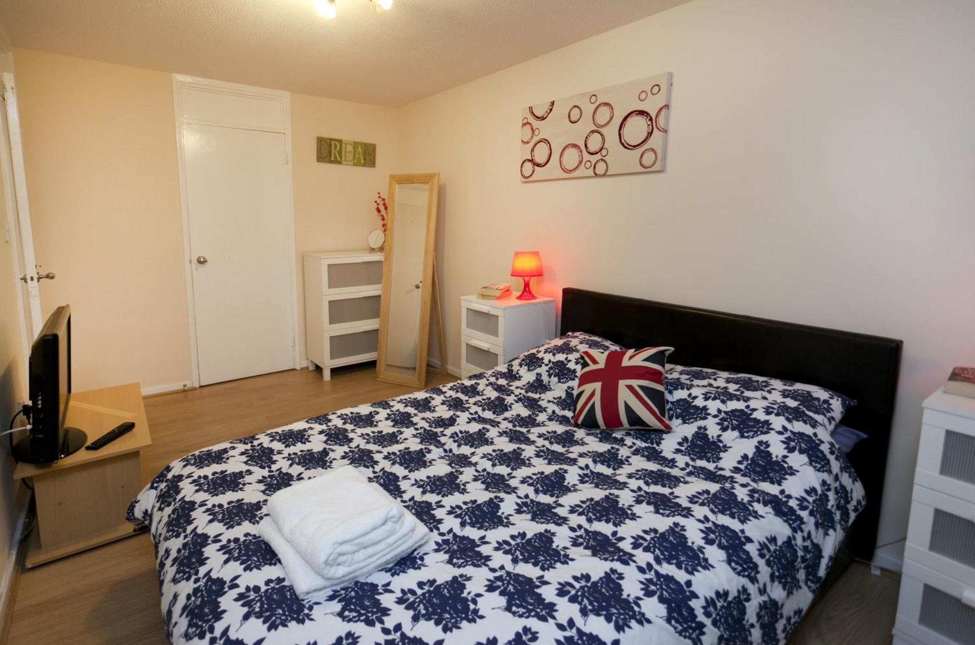 Foresters Inn Apartment - City Centre By Victoria Centre Shopping Centre - Your Own 5 Double Bedrooms Private Apartment With 3 Bathrooms And Full Kitchen To Cook As You Would At Home - Outdoor Parking For Cars Or Vans At Five Pounds A Day Nottingham Zimmer foto