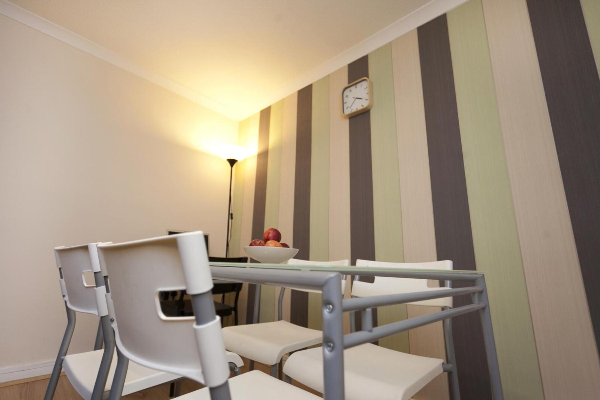 Foresters Inn Apartment - City Centre By Victoria Centre Shopping Centre - Your Own 5 Double Bedrooms Private Apartment With 3 Bathrooms And Full Kitchen To Cook As You Would At Home - Outdoor Parking For Cars Or Vans At Five Pounds A Day Nottingham Zimmer foto