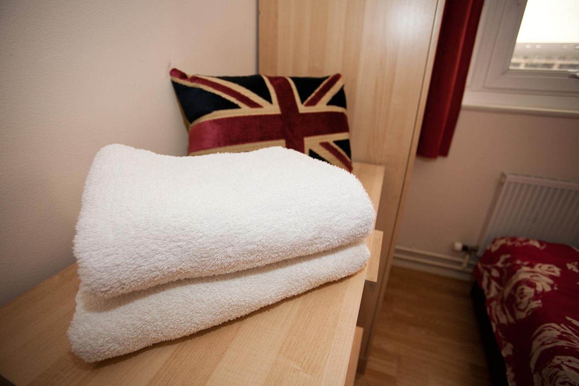 Foresters Inn Apartment - City Centre By Victoria Centre Shopping Centre - Your Own 5 Double Bedrooms Private Apartment With 3 Bathrooms And Full Kitchen To Cook As You Would At Home - Outdoor Parking For Cars Or Vans At Five Pounds A Day Nottingham Zimmer foto