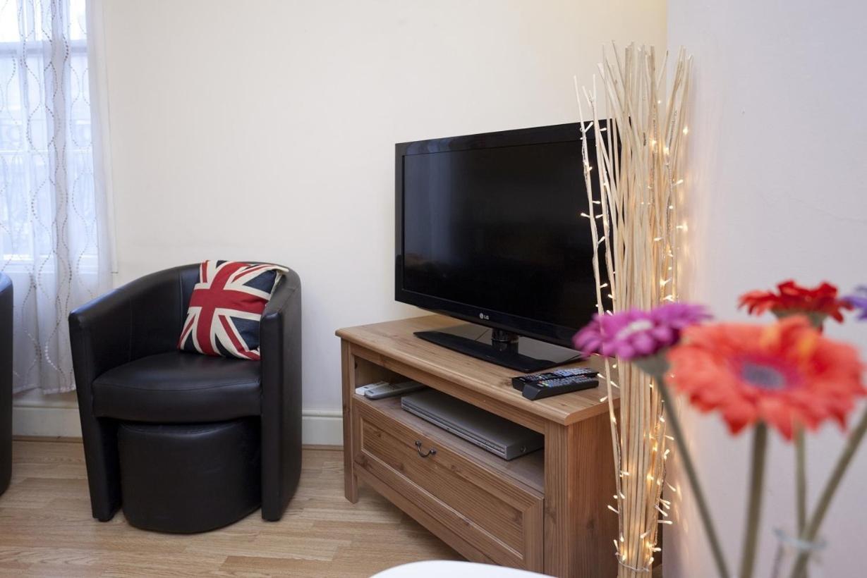 Foresters Inn Apartment - City Centre By Victoria Centre Shopping Centre - Your Own 5 Double Bedrooms Private Apartment With 3 Bathrooms And Full Kitchen To Cook As You Would At Home - Outdoor Parking For Cars Or Vans At Five Pounds A Day Nottingham Zimmer foto
