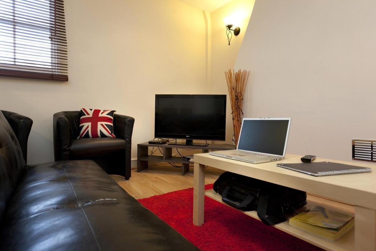 Foresters Inn Apartment - City Centre By Victoria Centre Shopping Centre - Your Own 5 Double Bedrooms Private Apartment With 3 Bathrooms And Full Kitchen To Cook As You Would At Home - Outdoor Parking For Cars Or Vans At Five Pounds A Day Nottingham Zimmer foto