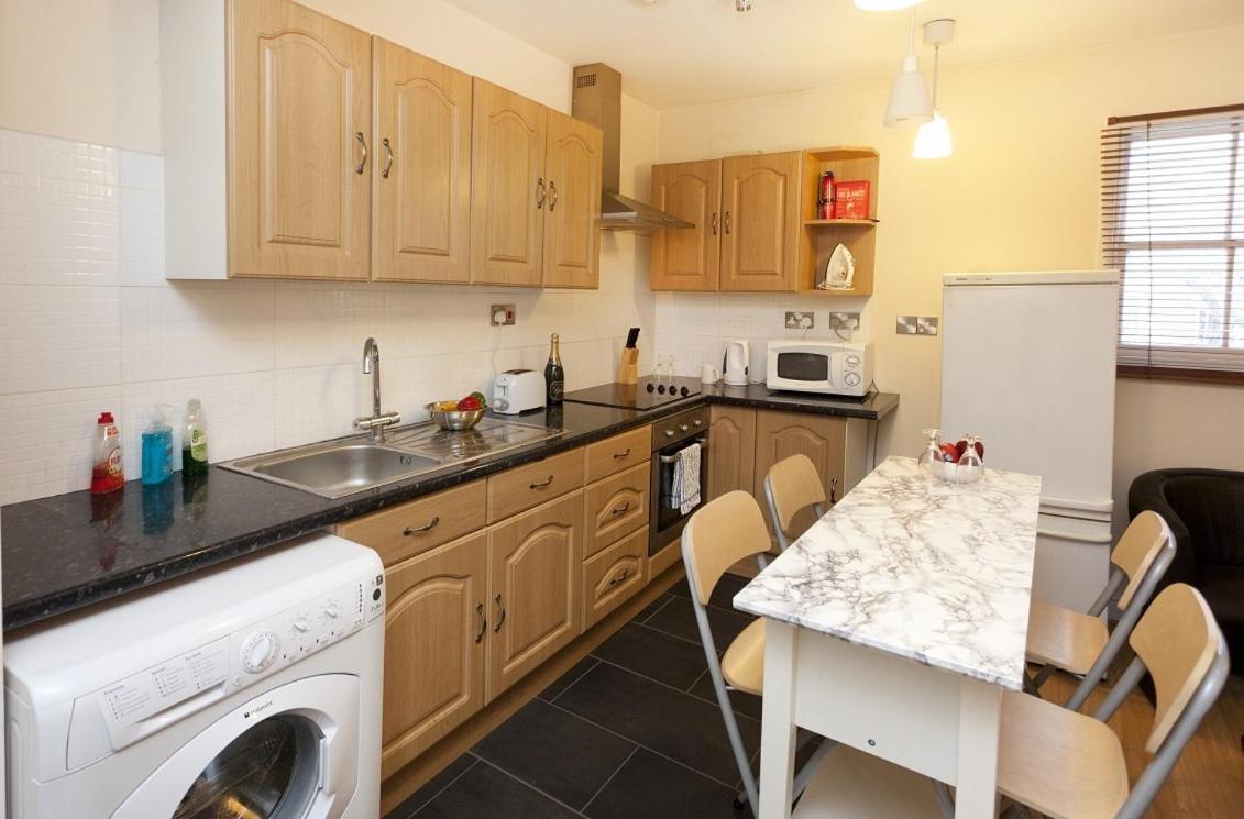 Foresters Inn Apartment - City Centre By Victoria Centre Shopping Centre - Your Own 5 Double Bedrooms Private Apartment With 3 Bathrooms And Full Kitchen To Cook As You Would At Home - Outdoor Parking For Cars Or Vans At Five Pounds A Day Nottingham Zimmer foto