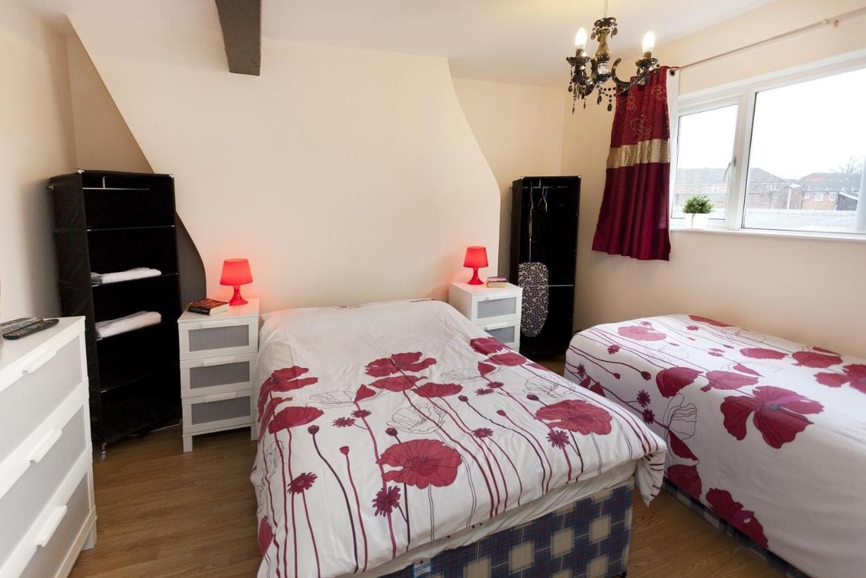 Foresters Inn Apartment - City Centre By Victoria Centre Shopping Centre - Your Own 5 Double Bedrooms Private Apartment With 3 Bathrooms And Full Kitchen To Cook As You Would At Home - Outdoor Parking For Cars Or Vans At Five Pounds A Day Nottingham Zimmer foto