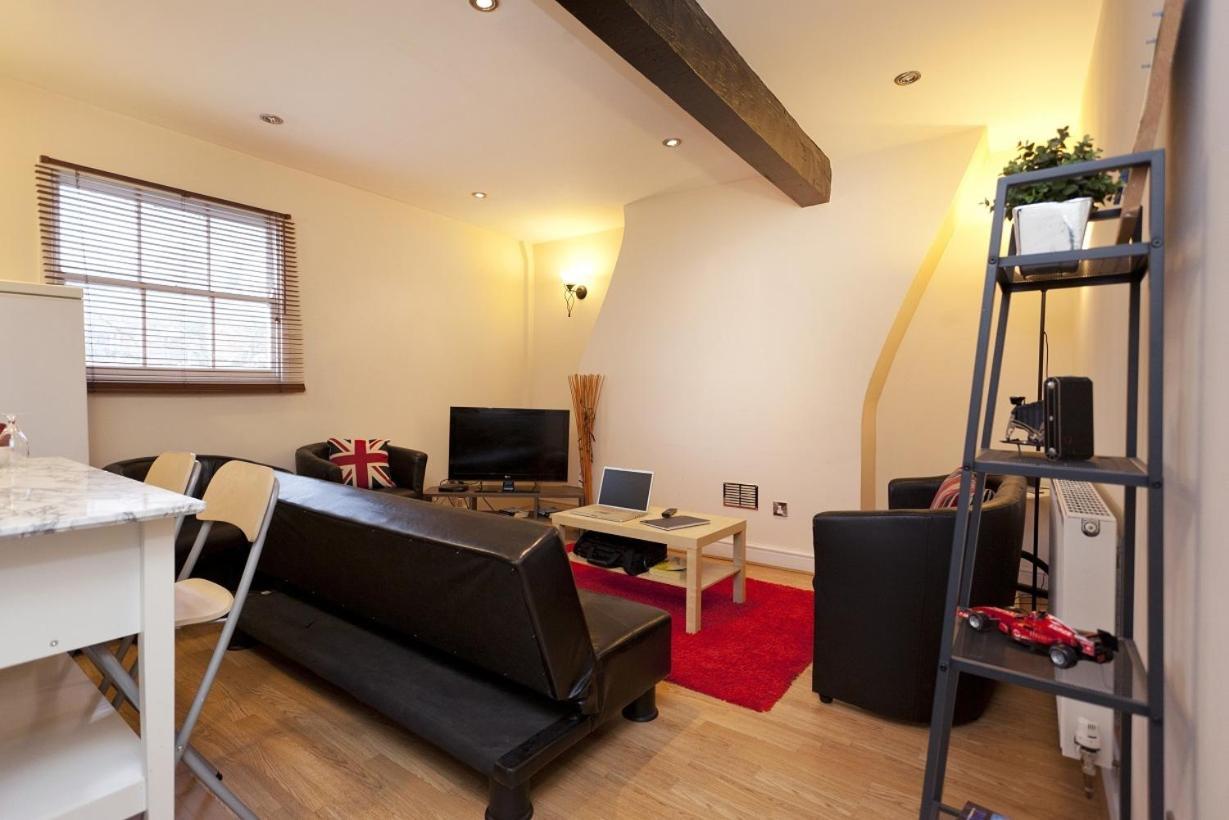 Foresters Inn Apartment - City Centre By Victoria Centre Shopping Centre - Your Own 5 Double Bedrooms Private Apartment With 3 Bathrooms And Full Kitchen To Cook As You Would At Home - Outdoor Parking For Cars Or Vans At Five Pounds A Day Nottingham Zimmer foto
