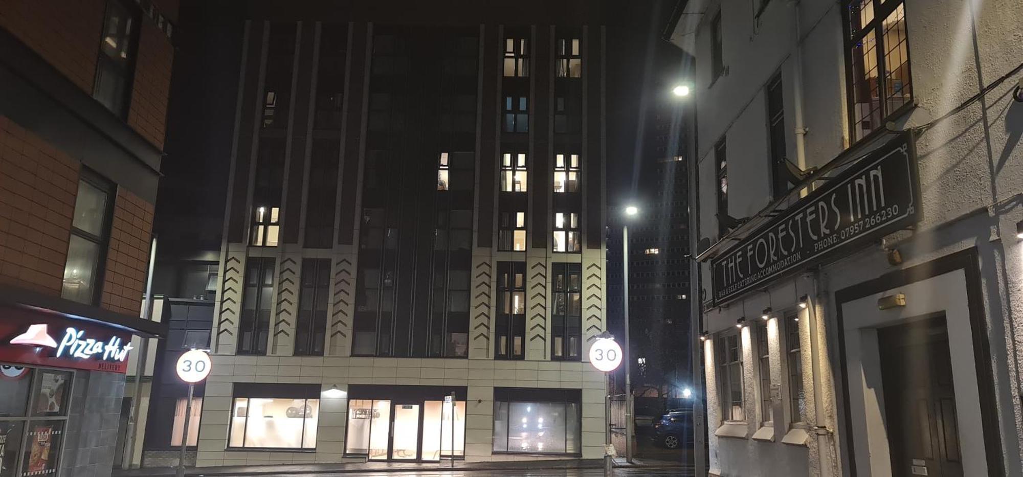 Foresters Inn Apartment - City Centre By Victoria Centre Shopping Centre - Your Own 5 Double Bedrooms Private Apartment With 3 Bathrooms And Full Kitchen To Cook As You Would At Home - Outdoor Parking For Cars Or Vans At Five Pounds A Day Nottingham Zimmer foto