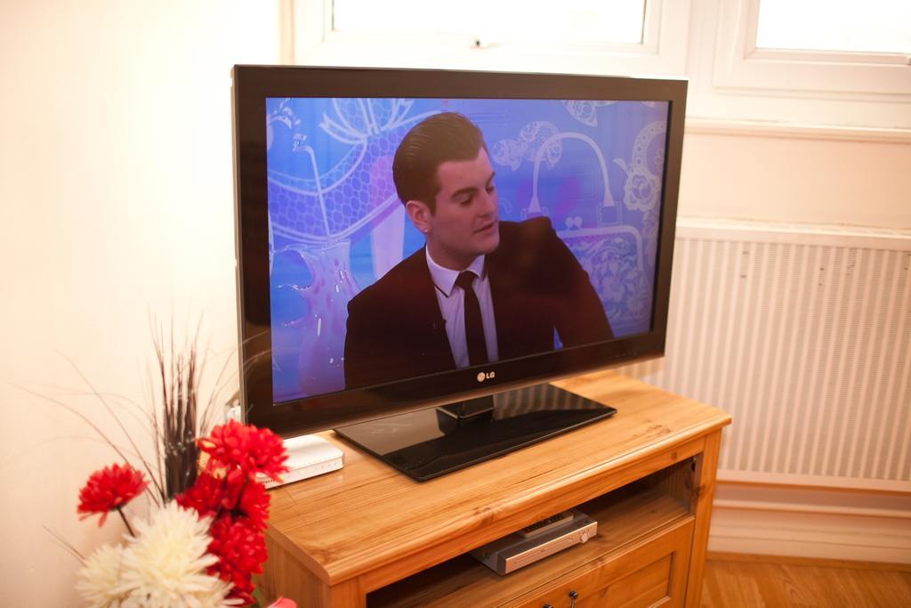 Foresters Inn Apartment - City Centre By Victoria Centre Shopping Centre - Your Own 5 Double Bedrooms Private Apartment With 3 Bathrooms And Full Kitchen To Cook As You Would At Home - Outdoor Parking For Cars Or Vans At Five Pounds A Day Nottingham Zimmer foto