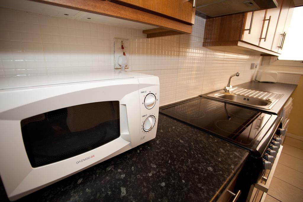 Foresters Inn Apartment - City Centre By Victoria Centre Shopping Centre - Your Own 5 Double Bedrooms Private Apartment With 3 Bathrooms And Full Kitchen To Cook As You Would At Home - Outdoor Parking For Cars Or Vans At Five Pounds A Day Nottingham Zimmer foto
