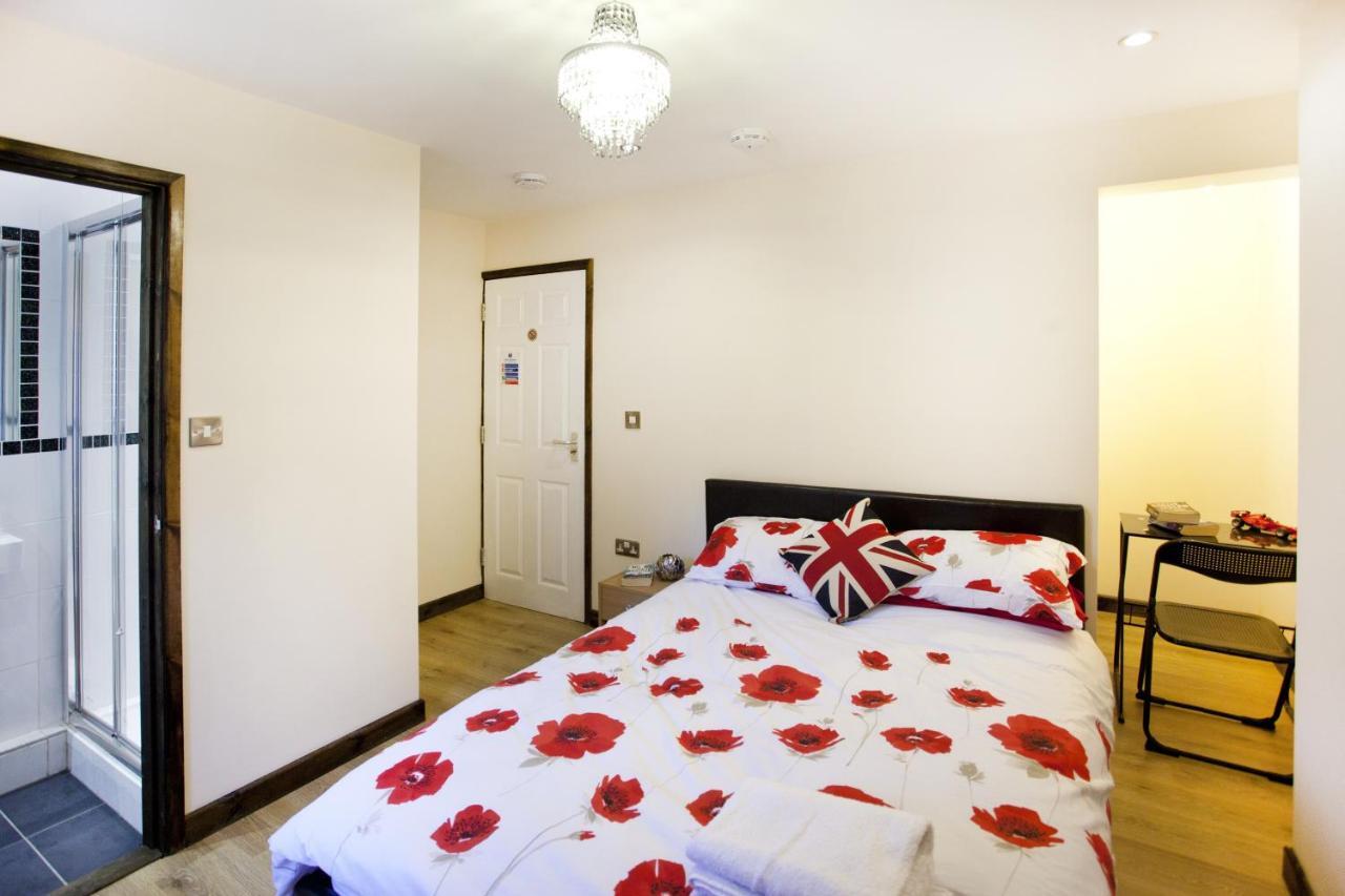 Foresters Inn Apartment - City Centre By Victoria Centre Shopping Centre - Your Own 5 Double Bedrooms Private Apartment With 3 Bathrooms And Full Kitchen To Cook As You Would At Home - Outdoor Parking For Cars Or Vans At Five Pounds A Day Nottingham Zimmer foto